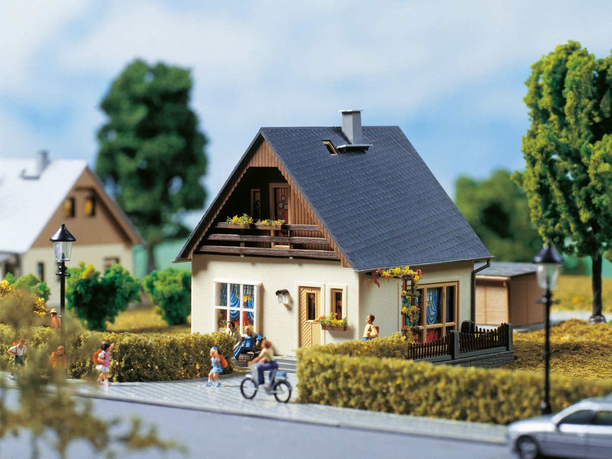 Auhagen H0 (1:87) 11378 - Haus Gabi | Modellbahn | Modelleisenbahn