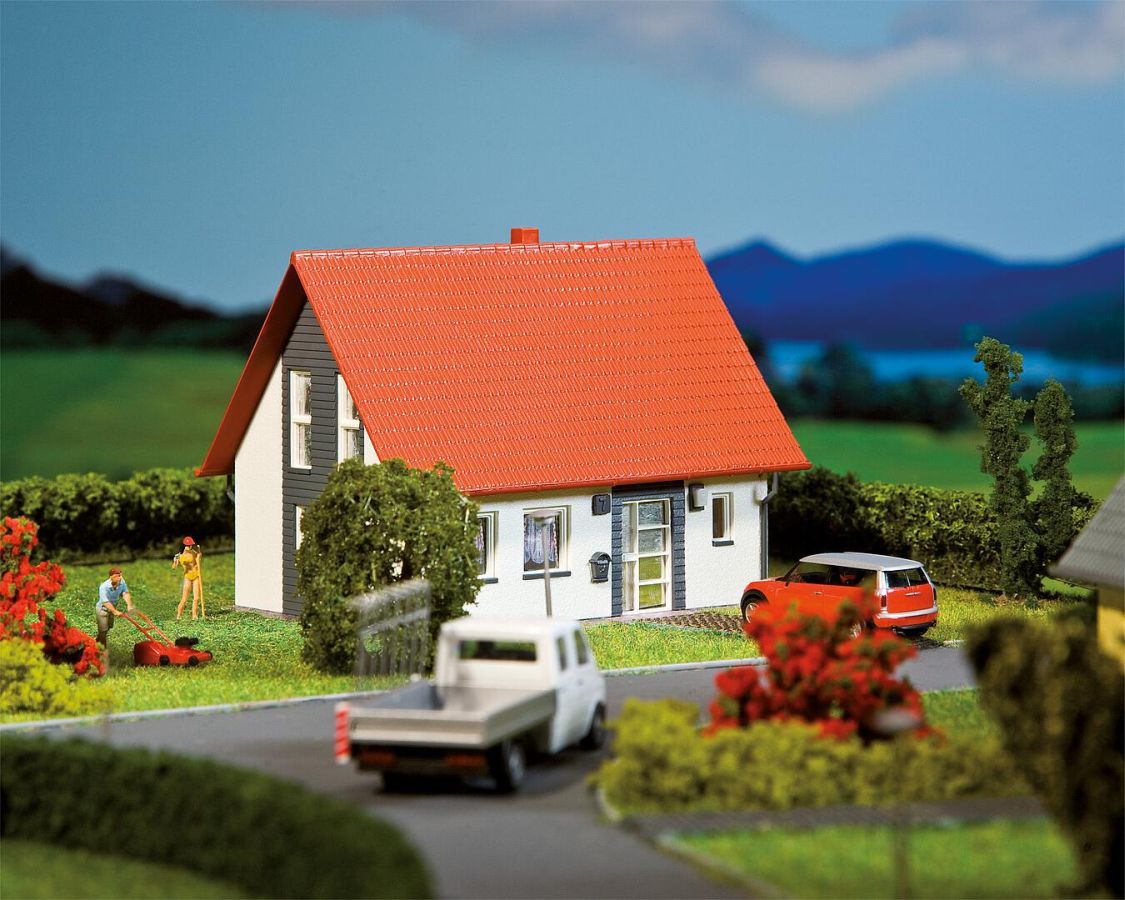 Faller H0 (1:87) 130316 - Einfamilienhaus, grau | Modellbahn | Modelleisenbahn
