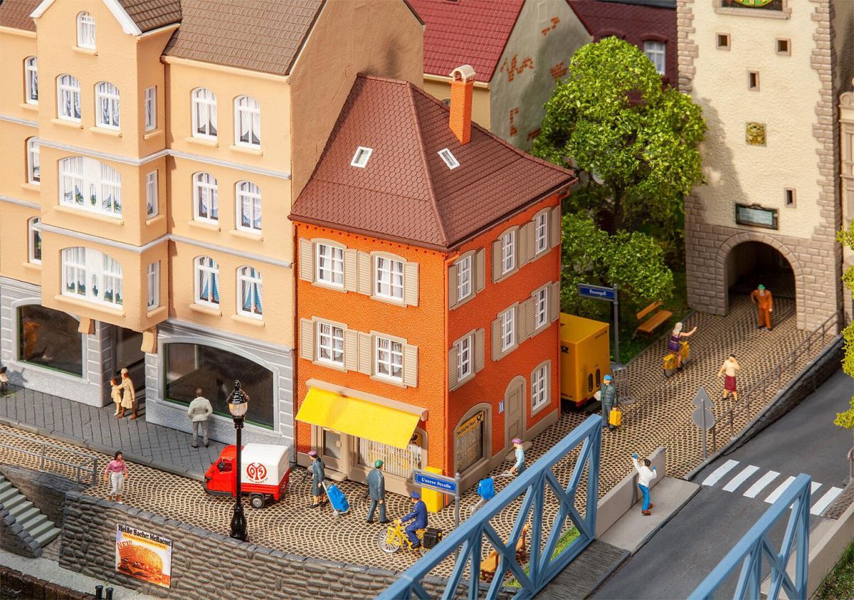 Faller H0 (1:87) 130617 - Eckhaus mit Post | Modellbahn | Modelleisenbahn