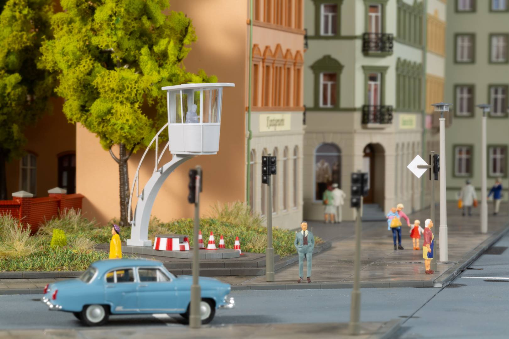 Auhagen TT 13352 - Verkehrskanzel mit Zubehör | Modellbahn | Modelleisenbahn
