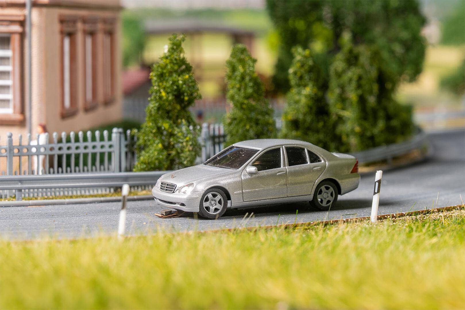 Faller H0 (1:87) 161425 - MB C-Klasse W 203, silber (HERPA) | Modellbahn | Modelleisenbahn