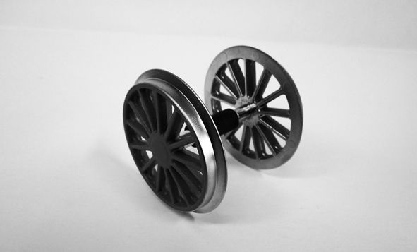 Piko G 36083 - Radsatz BR 194, verchromt, schwarz mit Kugellager, Haftreifen und Zahnrad | Modellbahn | Modelleisenbahn