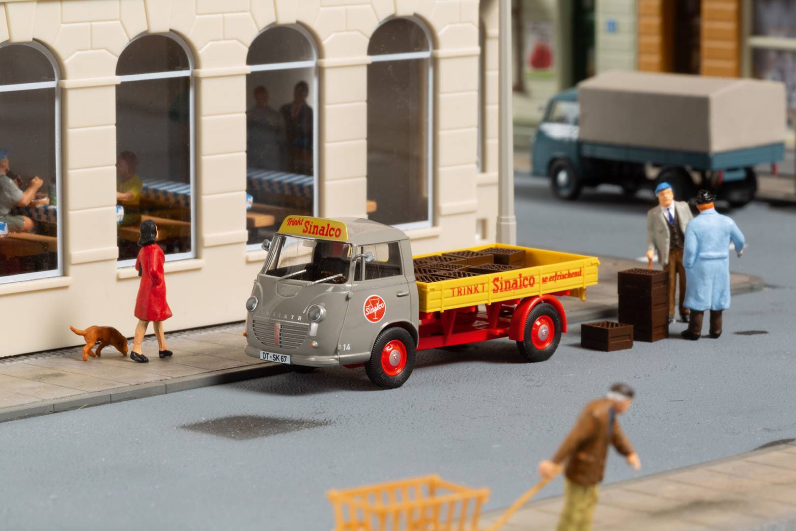 Minicar H0 (1:87) 66043 - MC Goliath Expr. 1100 Pritsche "Sinalco" | Modellbahn | Modelleisenbahn