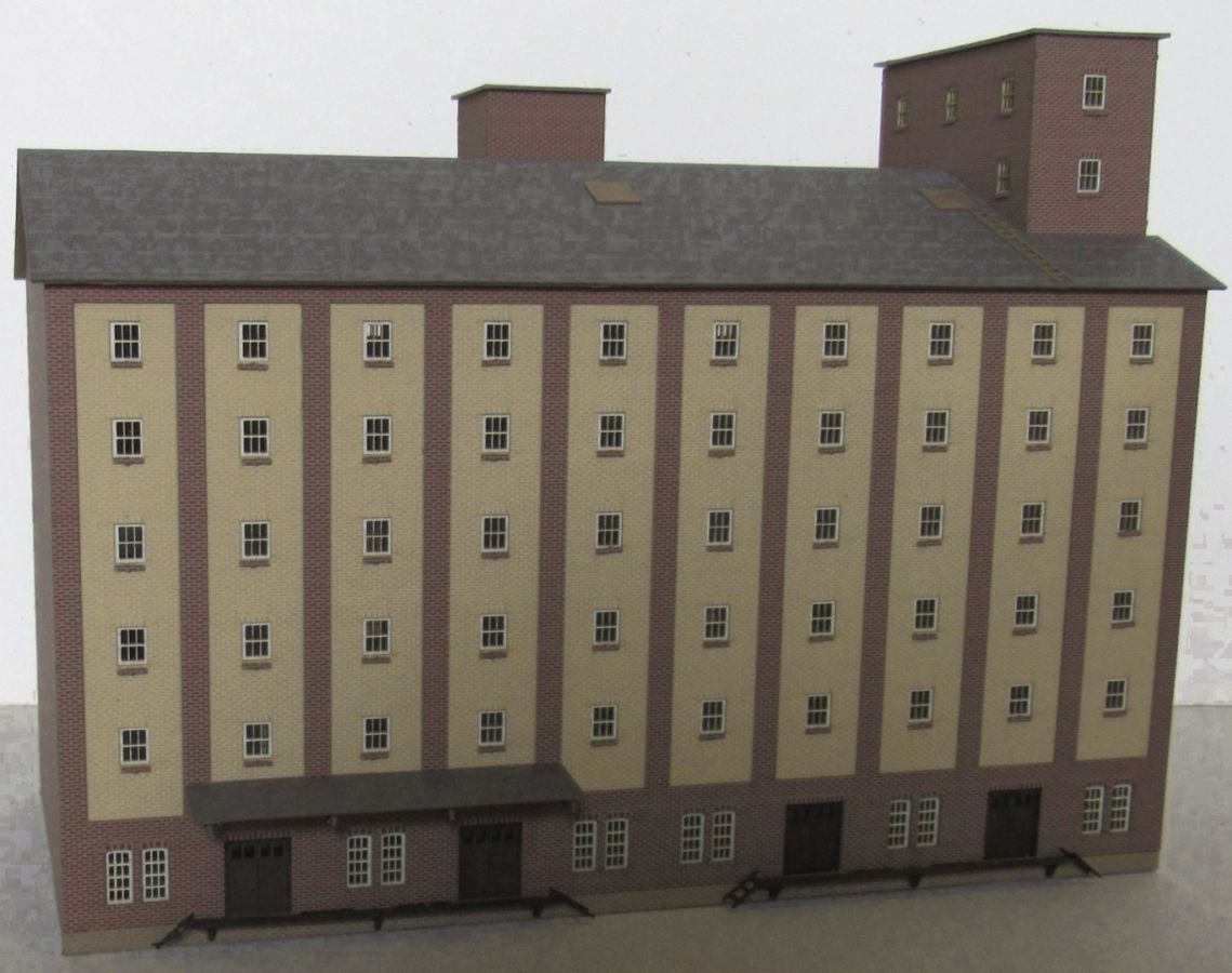 Modellbau Laffont H0 (1:87) H1821 - Großes Hafenspeicher-Gebäude mit Ziegelfassade dunkelviolett | Modellbahn | Modelleisenbahn